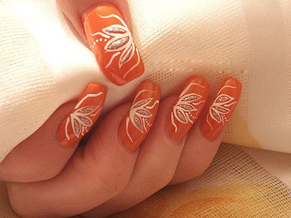 Дизайн нігтів з квітами, красиві нігті - додаток твого образу