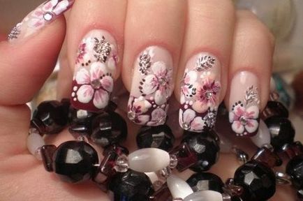 Nail design virágok, szép körmök - kiegészíti a képet