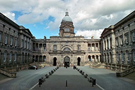 Universitatea Edinburgh (universitatea din Edinburgh) - studiind în cea mai bună liceu din Scoția