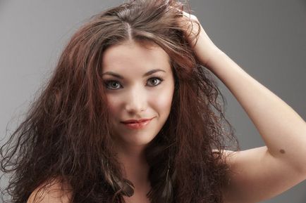 Efectul de împingere în sus 7 moduri de a adăuga volum la păr