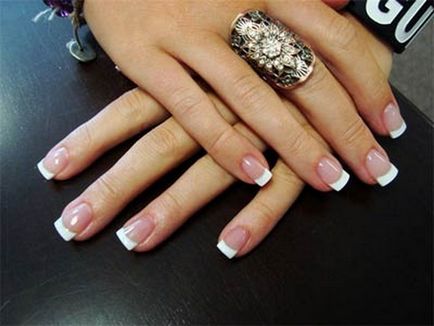 Extensii de gel sau acrilice