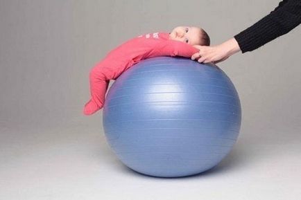 Гімнастика на фітболі для немовлят