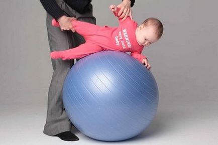 Torna fitbole csecsemők (fitbole) Torna fitball csecsemők