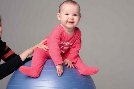 Torna fitbole csecsemőknek (csecsemők) Torna fitball csecsemők