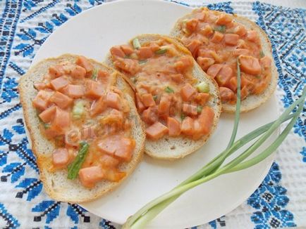 Sandvișuri fierbinți cu cârnați în cuptor (sandvișuri) Hot sandwich-uri cu cârnați în cuptor