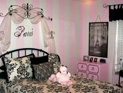 Інтер'єр кімнати для дівчинки в паризькому стилі