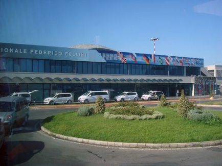 Hogyan lehet eljutni a repülőtérre Federico Fellini Rimini