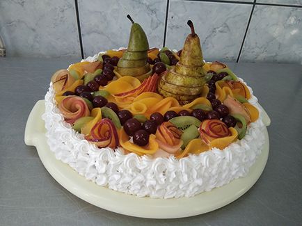 Milyen szépen díszíteni torta gyümölcs, tészta tippek