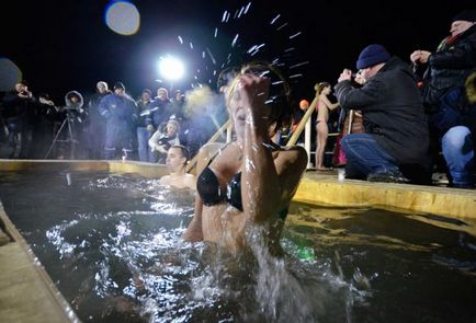 Як зануритися в ополонку на хрещення правила, поради купання в ополонці на Хрещення