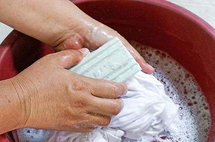 Cum să spăl un lucru alb strălucit acasă