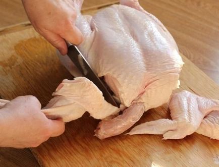 Hogyan faragni a csirke a főzés különböző ételek