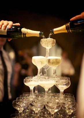 Як правильно прикрасити шампанське на весілля своїми руками фото і відео