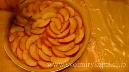 Як приготувати дріжджовий пиріг з яблуками по пошаговому рецептом з фото