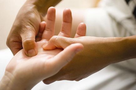 Cum de a dezvolta o mână după o fractură a LFC, masaj, exerciții