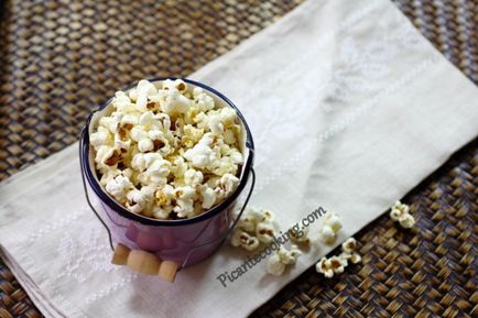 Cum să faci popcorn de casă cu brânză, cu picante