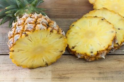 Cum să păstreze ananasul până la noul an în stare proaspătă acasă