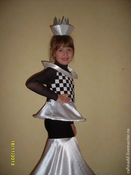 Як зшити новорічний костюм шахової королеви