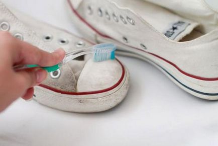 Hogyan mossa cipő és megszabadulni a szag a mosógép, kézzel