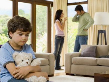 Cum să protejeze copilul de consecințele negative ale certurilor părintești