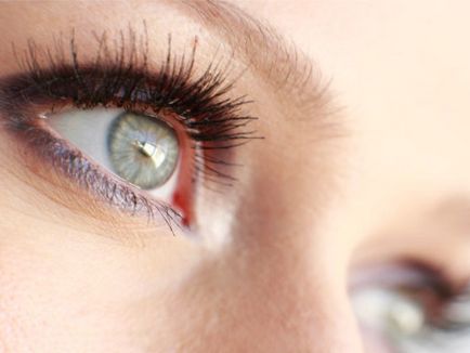 Cum să eliminați puncte albe sub ochi