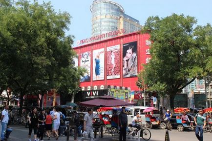 Ahogy kijövök Pekingben nélkül egy taxit, és azt, hogy a repülőtérre metróval