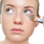 Hogyan álcázás pattanások és bőrhibák megfelelően elrejteni pattanások az arcon