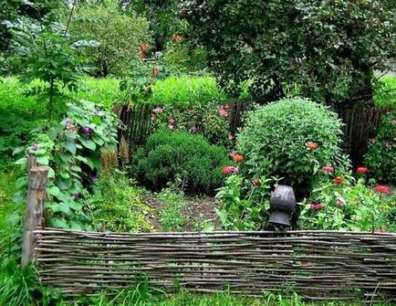 Country Garden a kertben, hogyan lehet legyőzni a rusztikus kényelmet kerttervezés