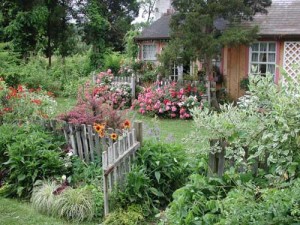 Country Garden a kertben, hogyan lehet legyőzni a rusztikus kényelmet kerttervezés