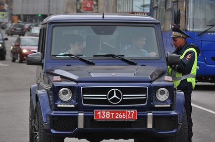 Cine deține numerele roșii cu mașina în Rusia