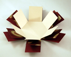 Cutie de hârtie pentru un cadou cu mâinile tale