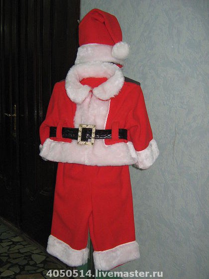 Costum Moș Crăciun pentru un copil cu propriile sale mâini cu un model
