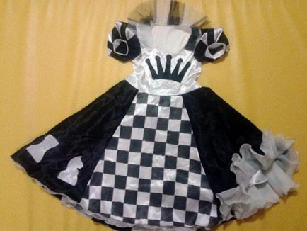Suit Chess királynő saját kezűleg (Queen) Suit Chess királynő saját kezűleg