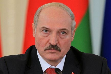 Lukasenko szeretjük egerek alatt egy seprűt, ne ülj