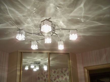 Candelabre în dormitor până la tavanul stretch care sursele de lumină pentru a utiliza