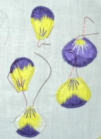 Master broderie volumetrică clasică de violete