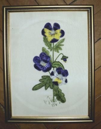 Master broderie volumetrică clasică de violete