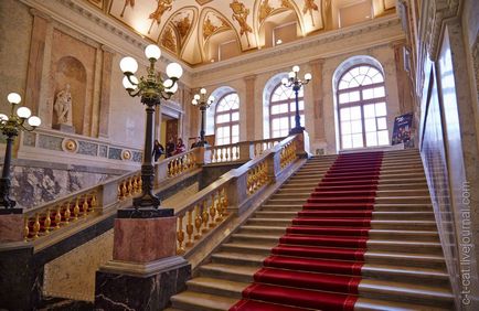 Castelul Mikhailovsky din excursii la St. Petersburg, expoziții acum