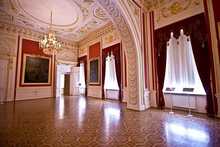 Castelul Mikhailovsky din excursii la St. Petersburg, expoziții acum
