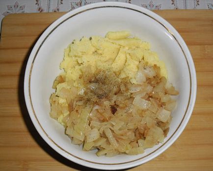 Молдавські плацинди на кефірі з картоплею