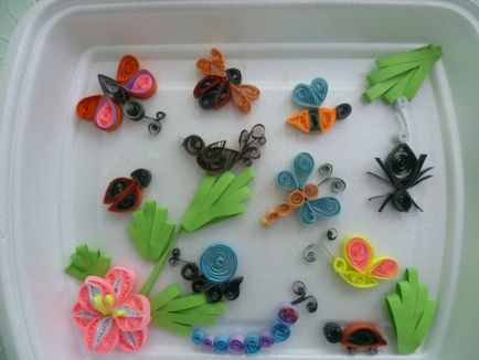 Insecte și o pasăre în tehnica de quilling