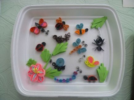 Insecte și o pasăre în tehnica de quilling