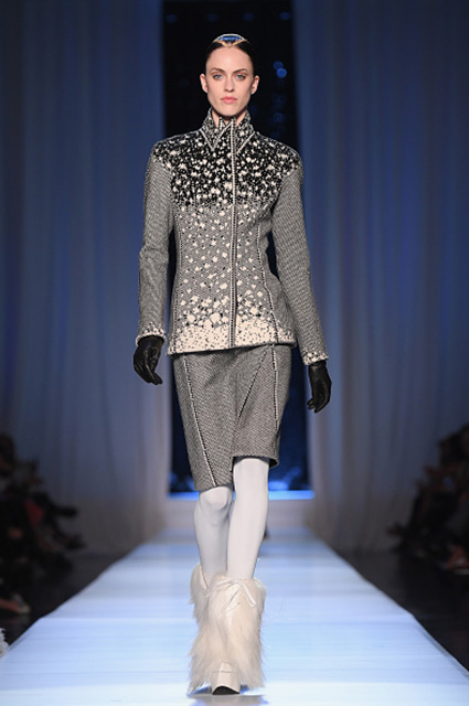 Тиждень високої моди в Парижі Катрін Деньов і Карла Бруні на показі jean paul gaultier couture