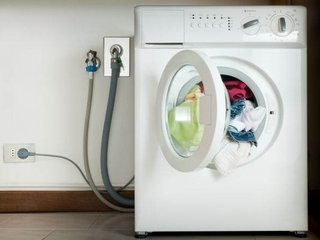 Este necesar să opriți robinetul de apă rece, la mașina de spălat, după fiecare spălare