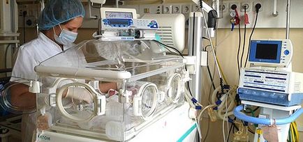 Departamentul de îngrijire intensivă pentru nou-născuți, fiica în creștere, fiul în creștere