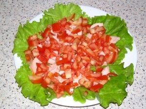 Salată de legume cu pui afumat