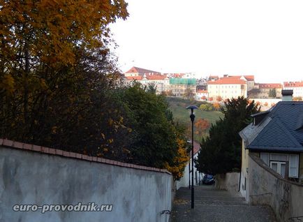 Turnul Petrshinskaya din Praga pentru a ajunge la Petrin Hill și a vizita