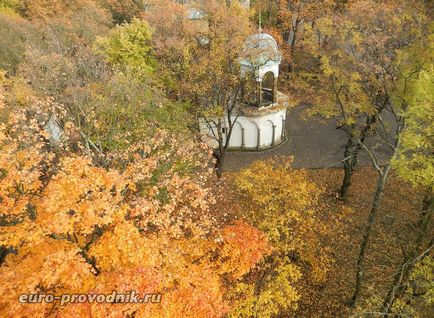 Петршинська вежа в Празі дістатися на пагорб Петршин і відвідати