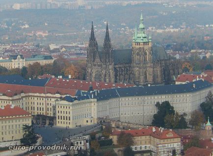 Turnul Petrshinskaya din Praga pentru a ajunge la Petrin Hill și a vizita