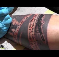 Чому люди бажають робити татуювання знову і знову