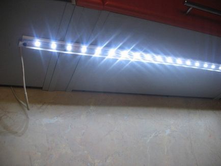 Blaturi de iluminare din spate în bucătărie - alegerea iluminării și auto-asamblării